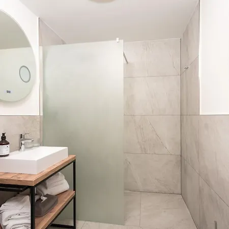 Terofal - Komplett Neu Renoviert Szálloda Schliersee